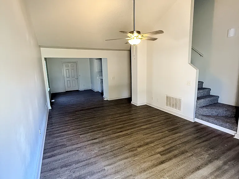 509 W Briarbrook Ln — Photo 3