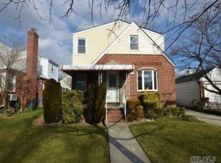 598 9th St, West Hempstead, NY 11552