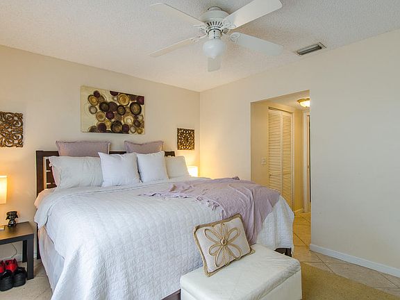 3rd image of 129 Buttonwood Cir