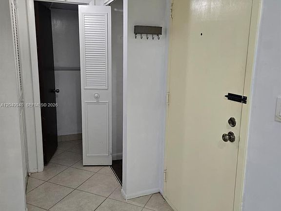 4th image of 3690 Inverrary Dr APT 2Q