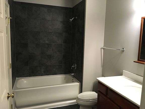 5th image of 930 Curtiss St Unit 109