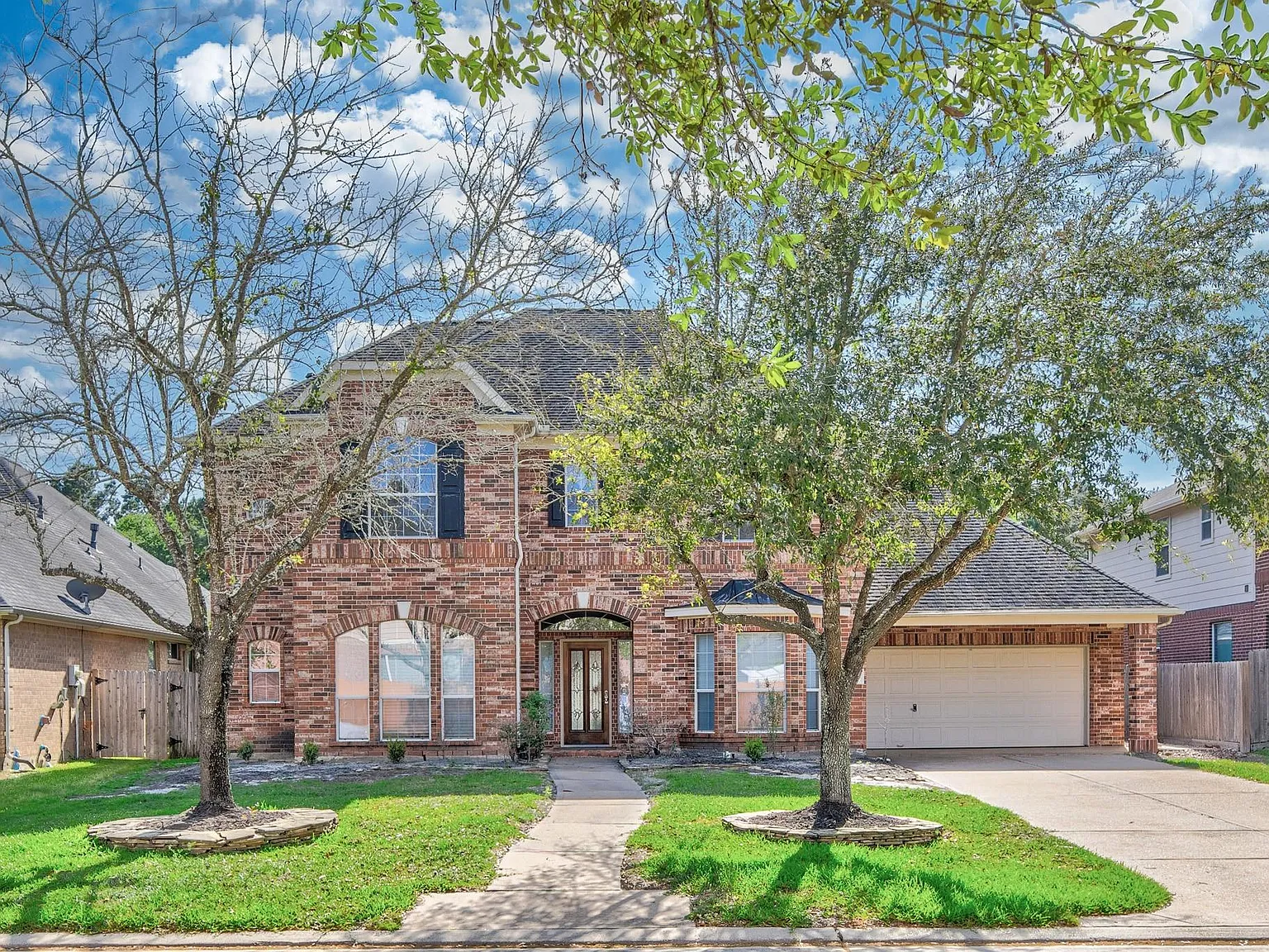 4 bed, 3.5 bath, 4347 sqft, $2,700 — Photo 1