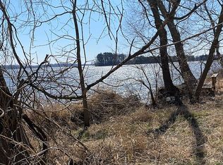 N4870 Sinissippi Point Rd, Juneau, WI 53039