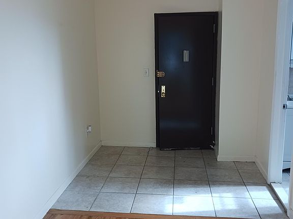 3rd image of 720 E 225th St Floor 2
