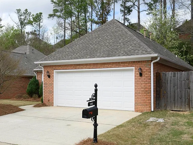 141 Southlake Ln — Photo 2