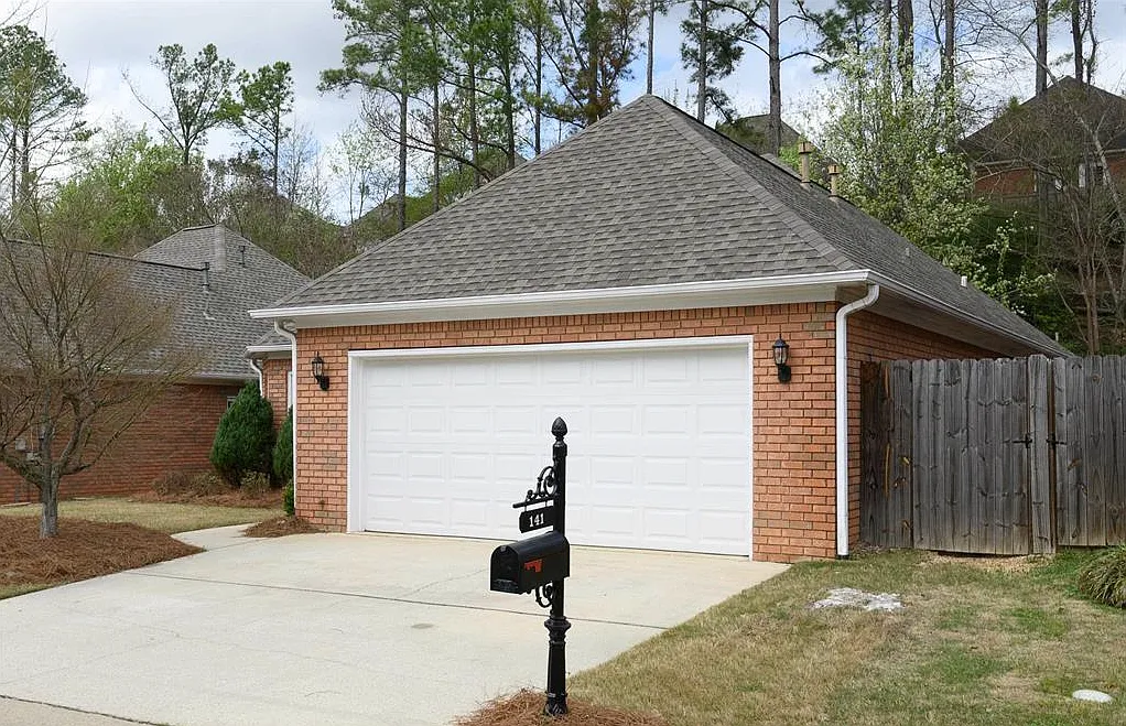Building Photo - 141 Southlake Ln