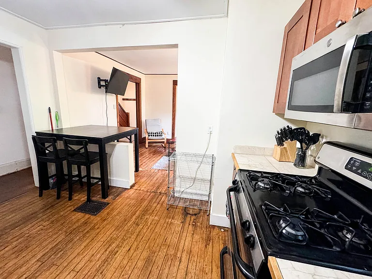 128 Blair St — Photo 11