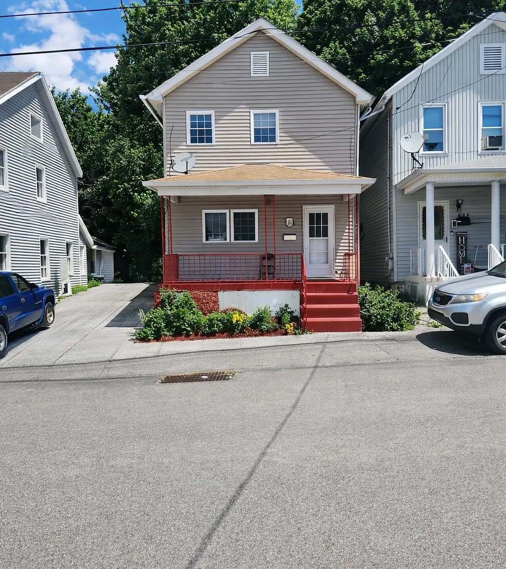 3 bed, 1200 sqft, $1,550 — Photo 2
