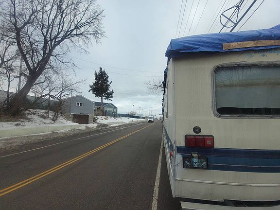 4th image of 579 Front Ave