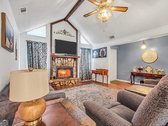 5th image of 20 Lamp Post Ct