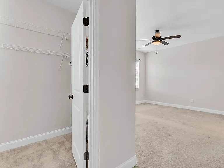 115 Hawthorne Landing Dr — Photo 15