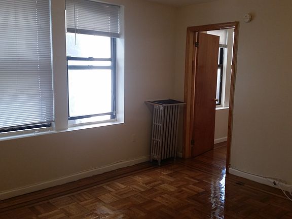 4th image of 2416 38th Ave APT 3K