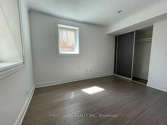 5th image of 27 Ormsby Ct