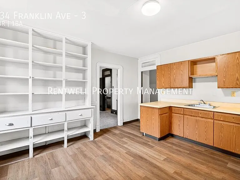 734 Franklin Ave #3 — Photo 3