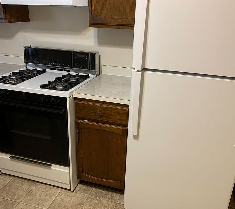 1st image of 837 E 3rd St #849
