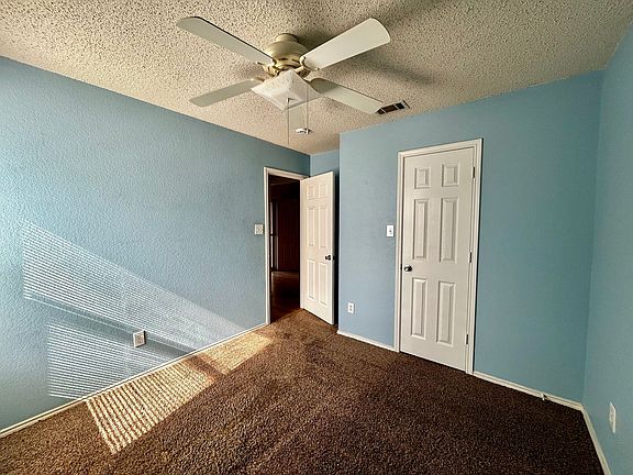 5th image of 909 Meadowlark Dr