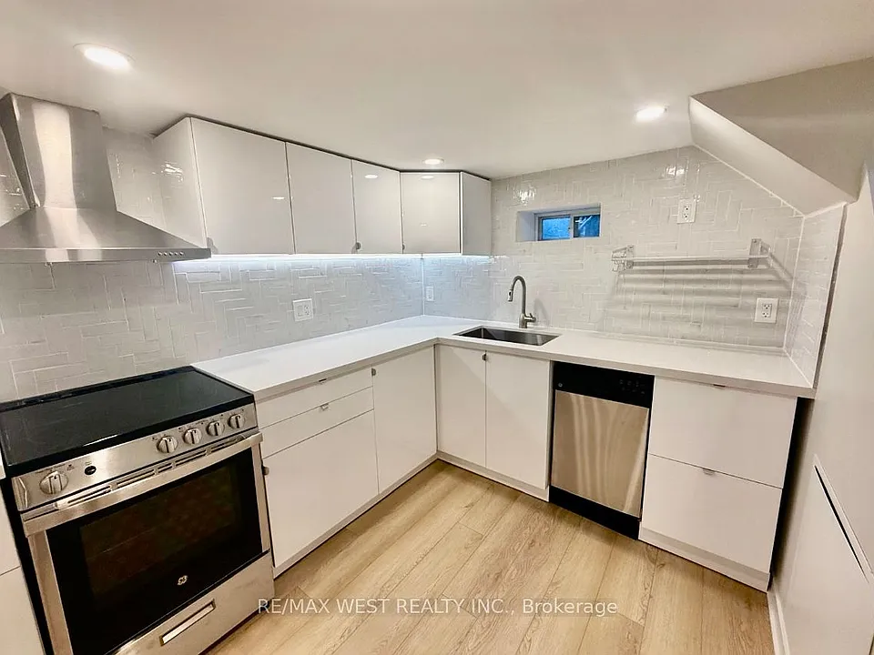 10 Vimy Ave #BASEMENT