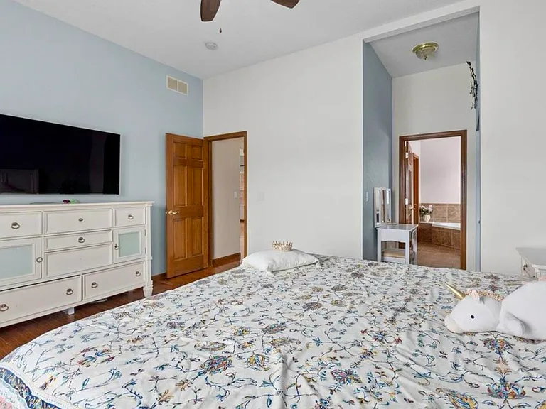 2621 Lake Lucerne Dr — Photo 24