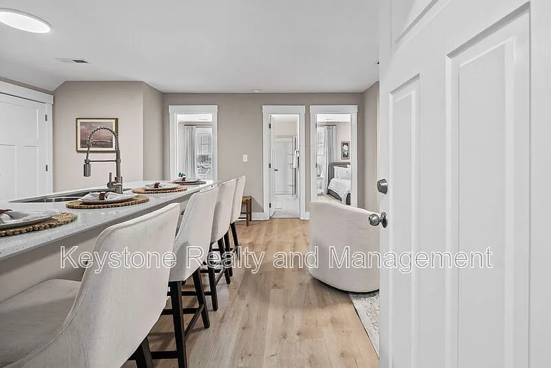 2 bed, 1.0 bath, 792 sqft, $215 — Photo 2