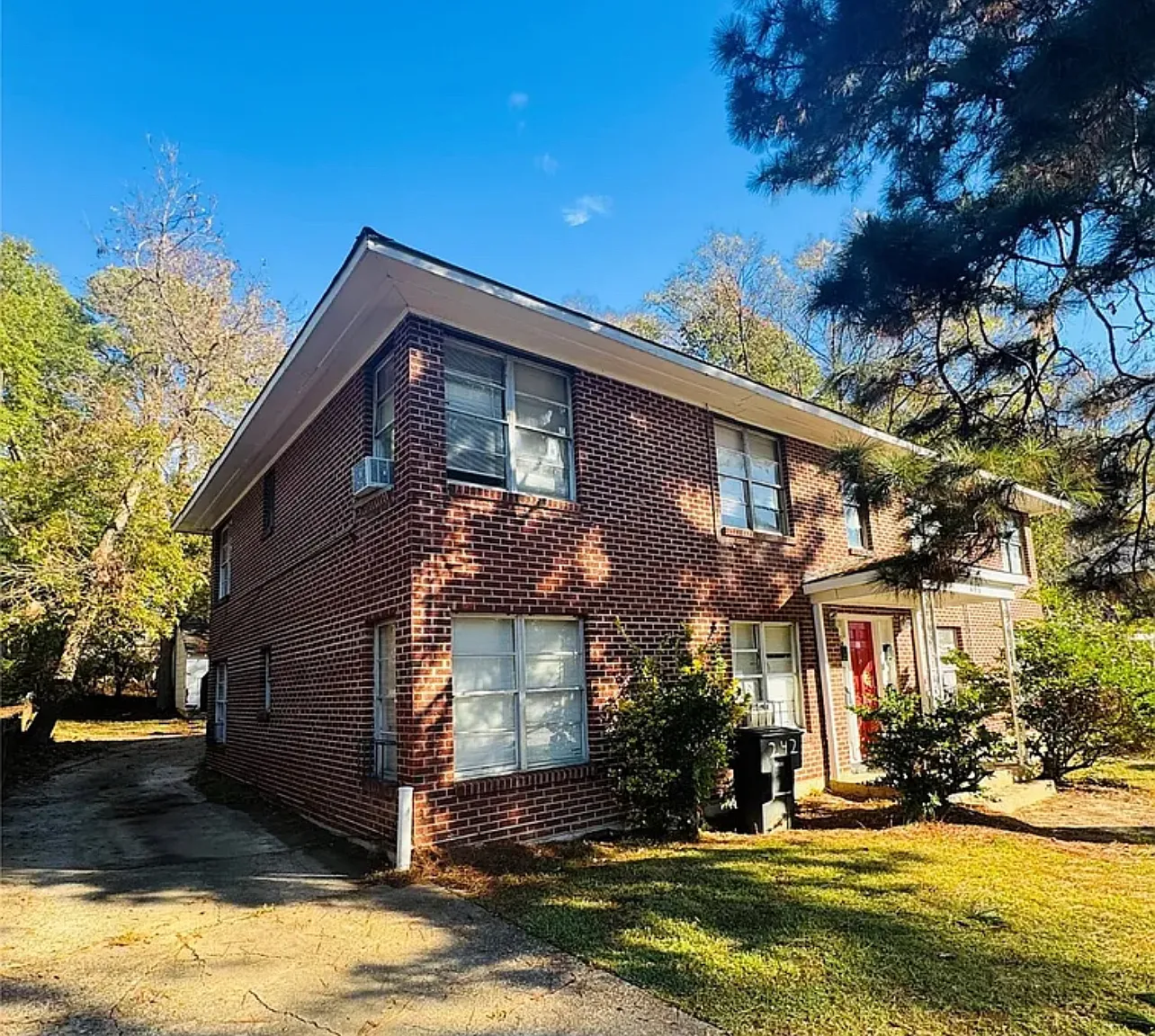 240 Olive St — Photo 2