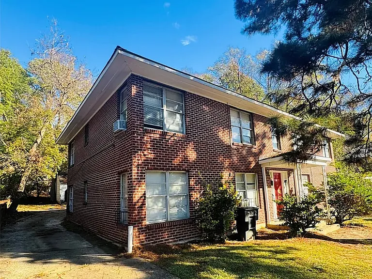 240 Olive St — Photo 2
