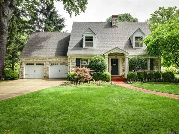 8033 Meadow Ln, Leawood, KS 66206