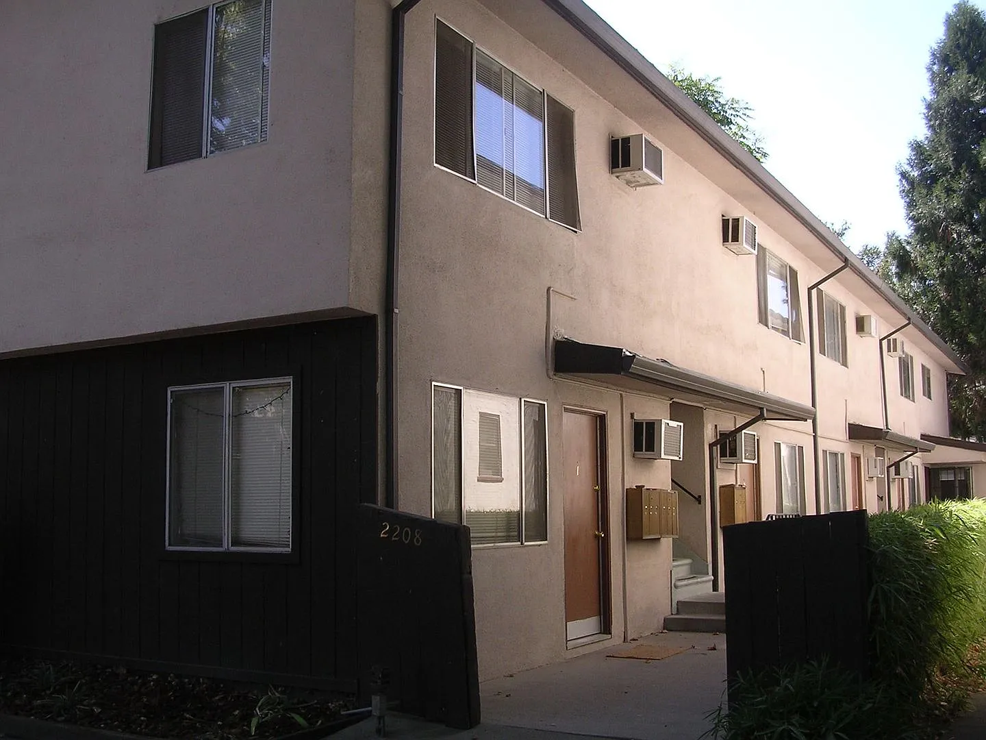 2208 H St #H-6 photo 1