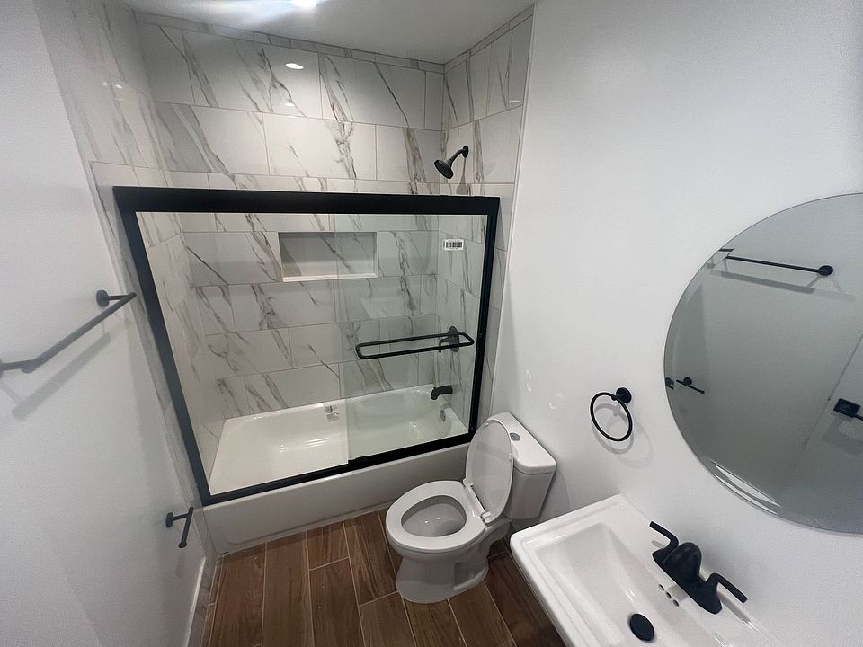 1st image of 14921 Vanowen St #17