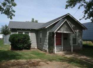 1415 Dunn Ave, Clinton, OK 73601