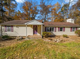 4 Hopp Brook Ln, Bethany, CT 06524