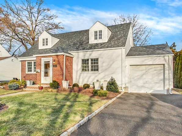 15-11 Radburn Rd, Fair Lawn, NJ 07410