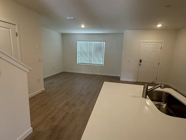 588 Preston Cove Dr — Photo 4