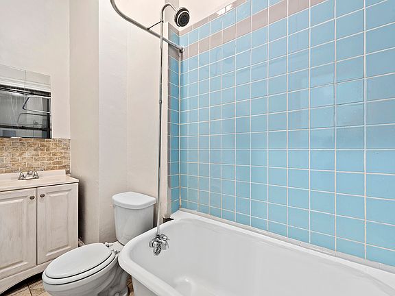 3rd image of 446 W 49th St APT 2B