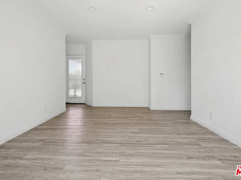 6612 De Longpre Ave #5 — Photo 5