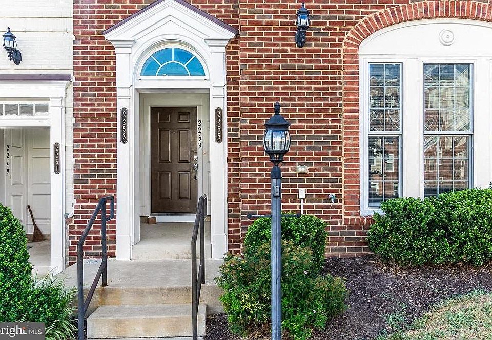 1st image of 2255 Oberlin Dr