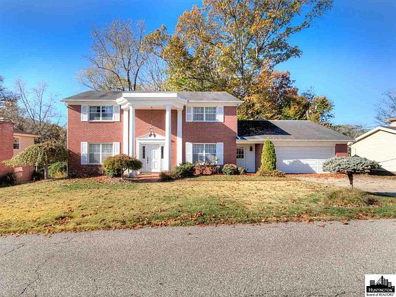 2nd image of 1211 S Park Dr