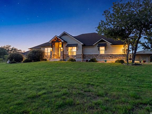 3rd image of 1009 Bluebonnet Ln