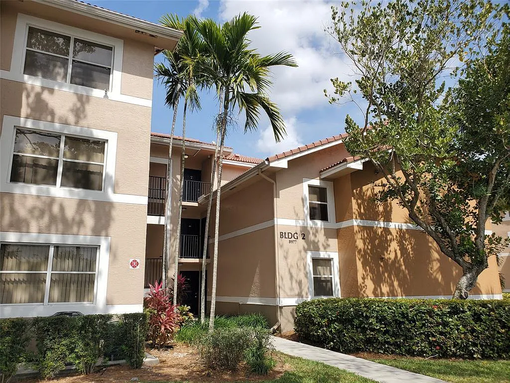 1 bed, 1.0 bath, 733 sqft, $1,849 — Photo 3