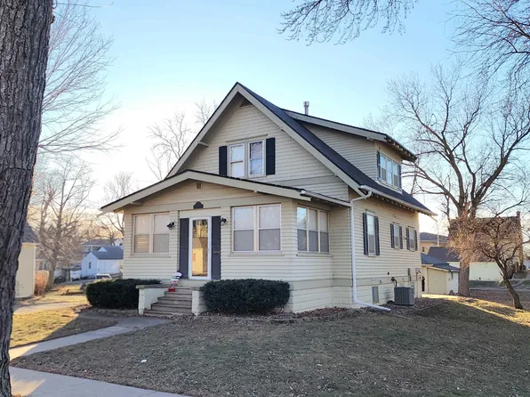 105 2nd Ave NE, Sioux Center, IA 51250