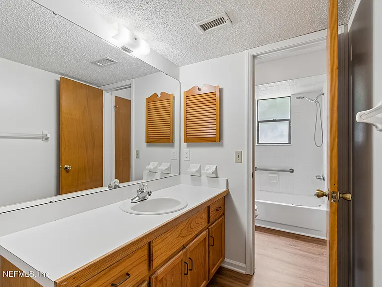 702 Meadowbrook Dr #2 — Photo 11
