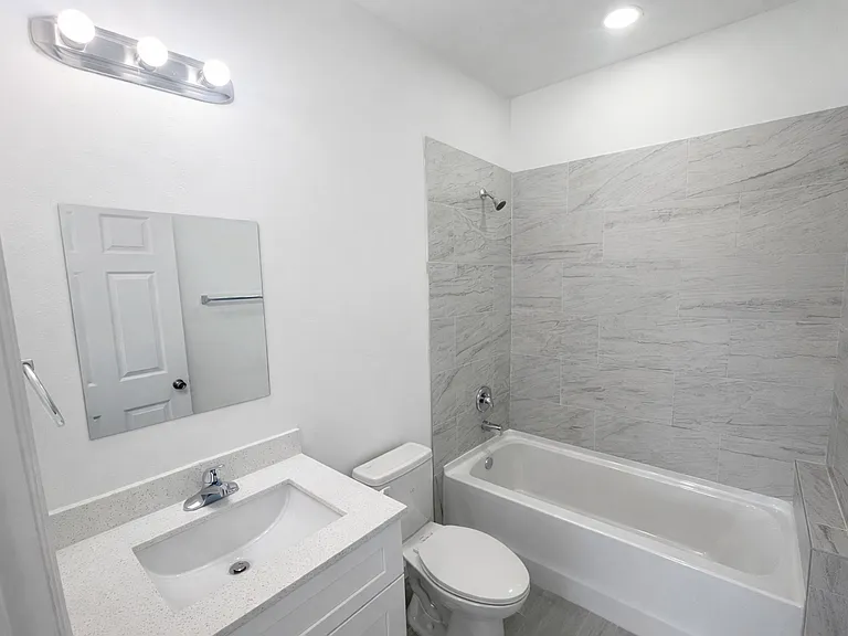 1248 Hillcrest St E — Photo 11