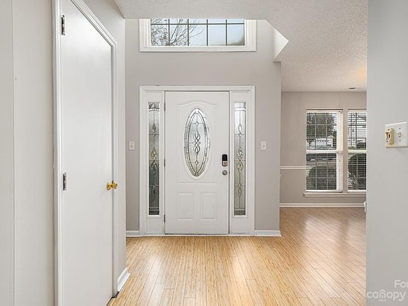 4th image of 129 Lantana Dr