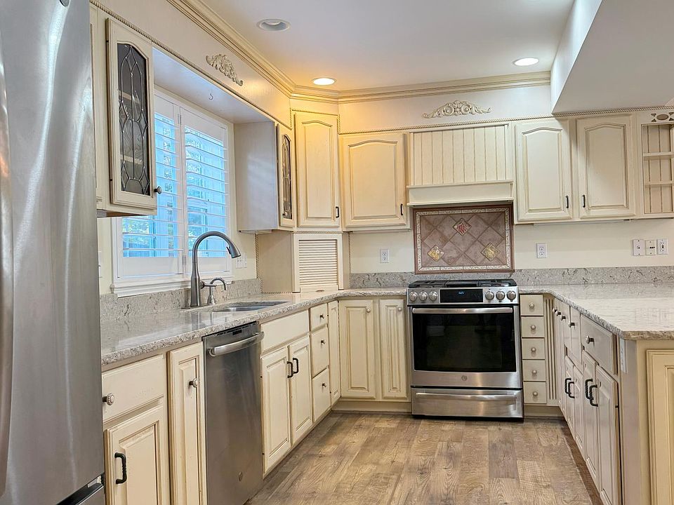 1st image of 9615 Burnham Dr