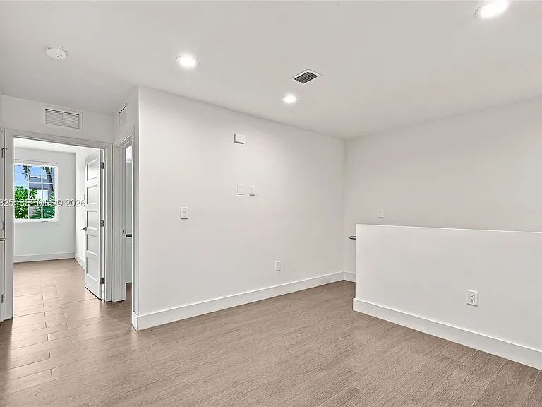 3237 NE 5th St #3237 — Photo 40