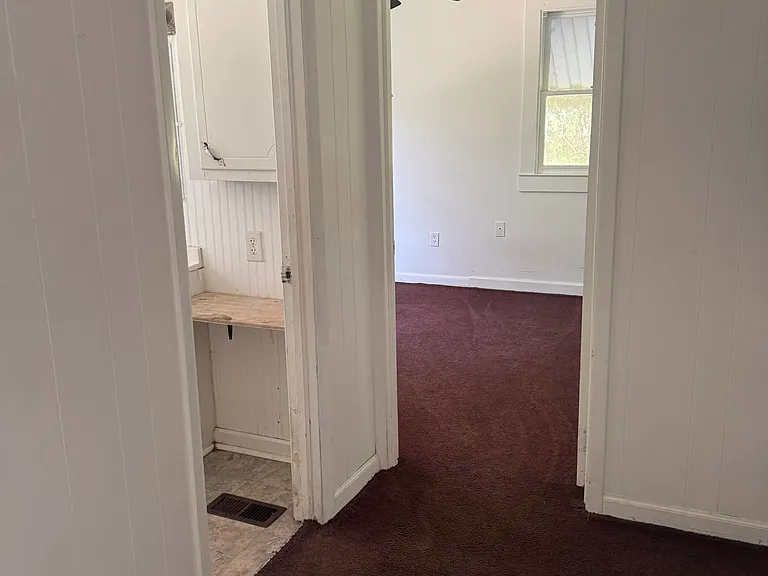 1084 Forbes Ln — Photo 16