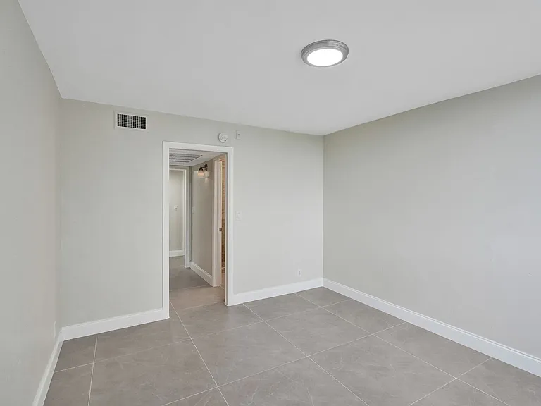 4222 Inverrary Blvd — Photo 14