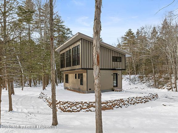 2nd image of 178 Chestnut Hill Road