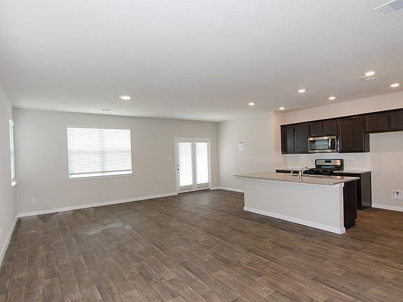 4th image of 256 Cherry Laurel Ln