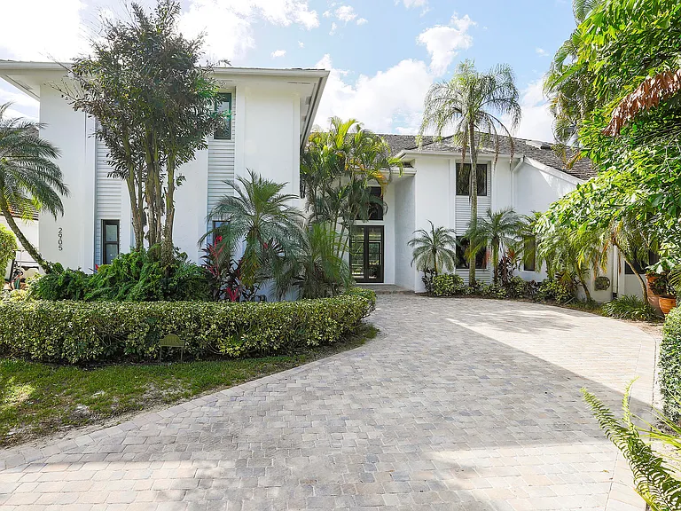 2905 Polo Island Dr — Photo 1
