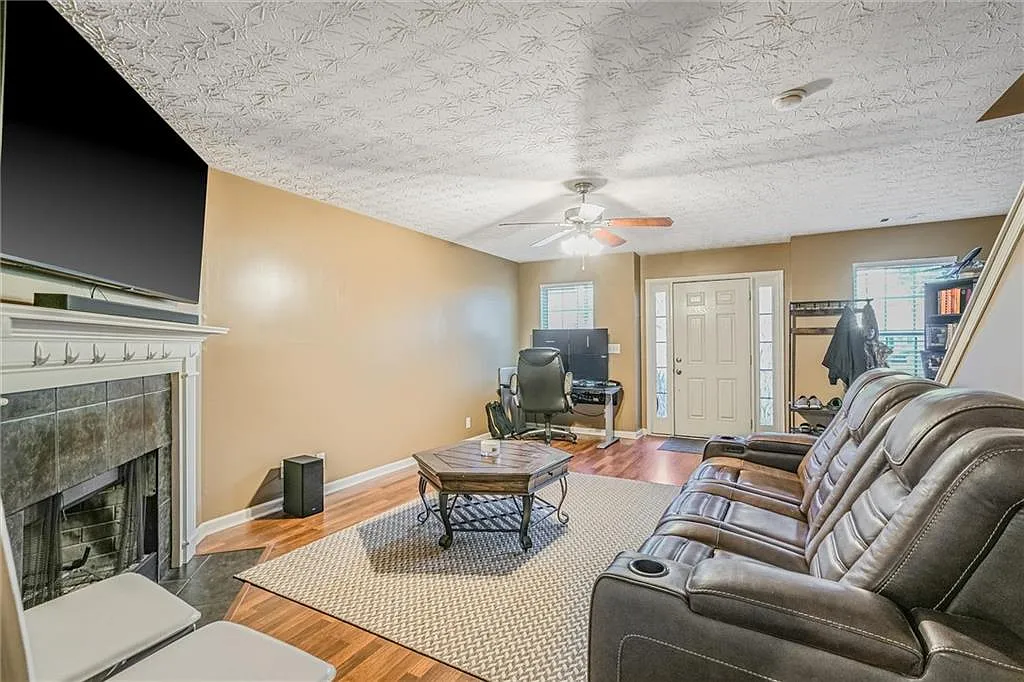 2 bed, 2.5 bath, 1590 sqft, $1,700 — Photo 4